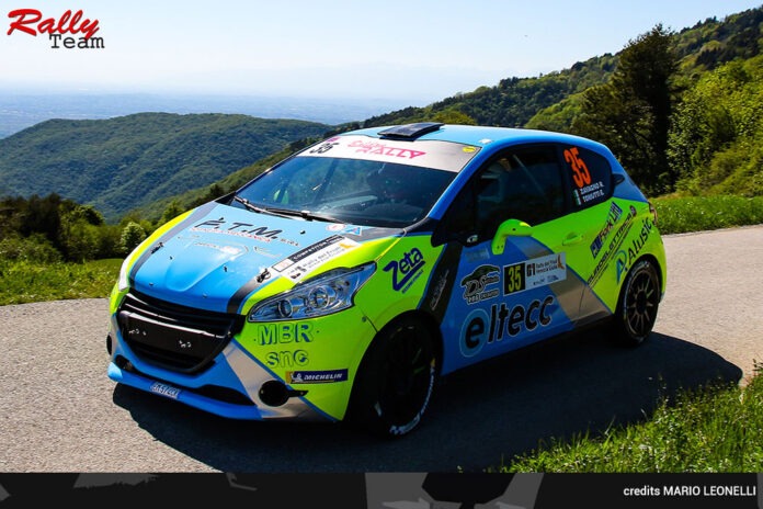 Rally Team 99 ai piedi del podio friulano