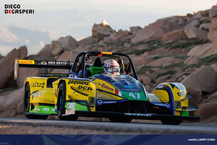 Degasperi ai piedi del podio della Pikes Peak