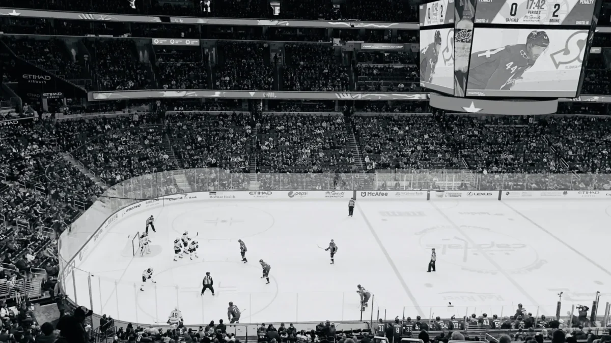 NHL, notte di spettacolo: Rangers da record, Toronto torna a vincere